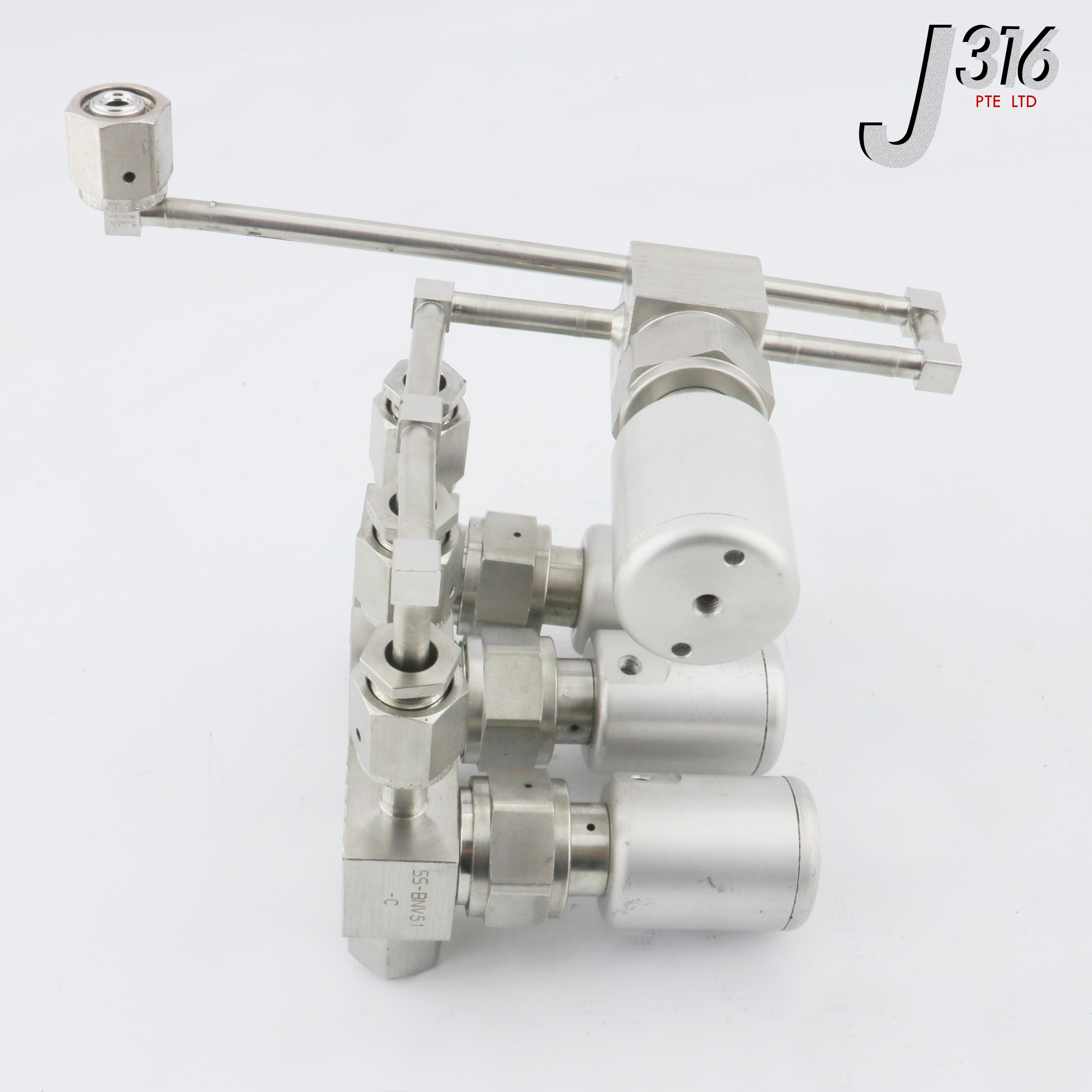 26832 SWAGELOK 4-WAY MANIFOLD VALVE ASSY, 3X SS-BNV51-C 6LV-BNBW4